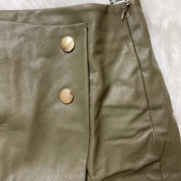 NEW WOMEN’S TRENDY OLIVE GREEN BUTTON FRONT FAUX LEATHER SKORT - Picture 7 of 15